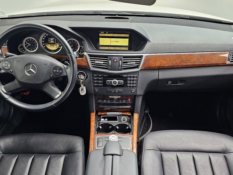 2012 Mercedes-Benz E-Class E300 Elegance photo 7