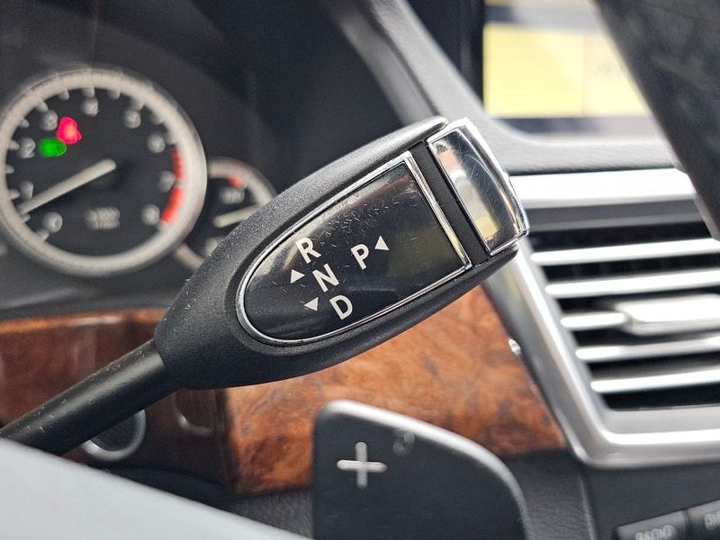 2012 Mercedes-Benz E-Class E300 Elegance photo 9