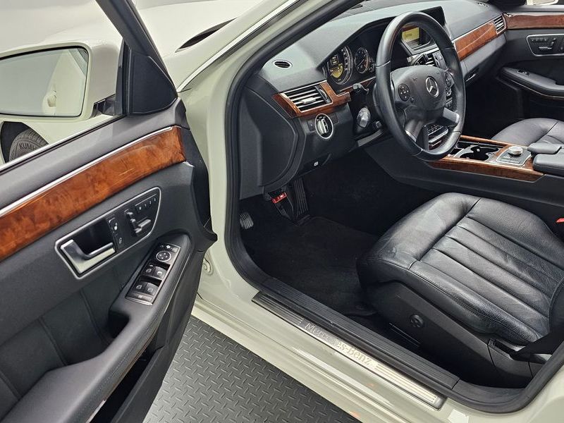 2012 Mercedes-Benz E-Class E300 Elegance photo 10