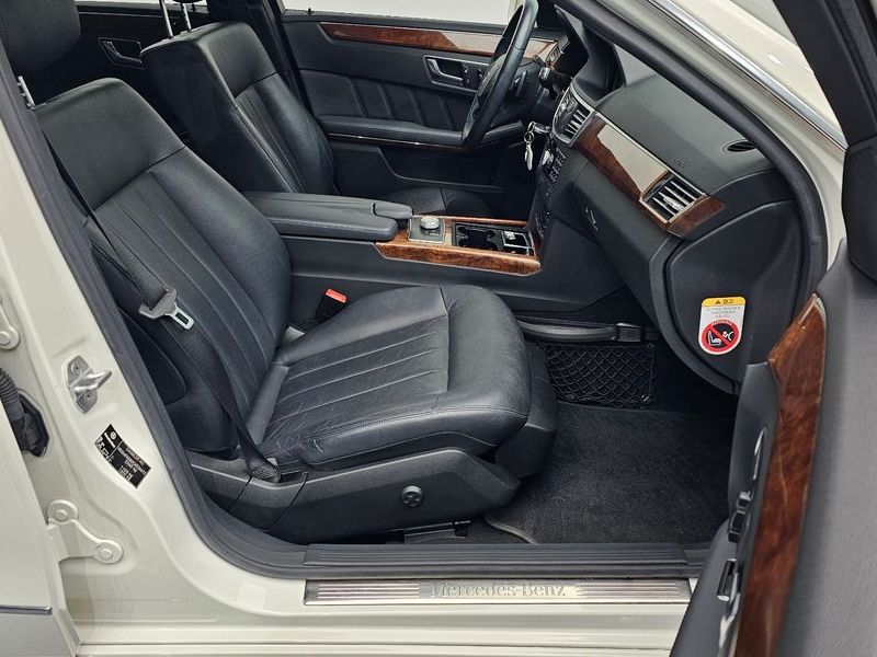 2012 Mercedes-Benz E-Class E300 Elegance photo 12