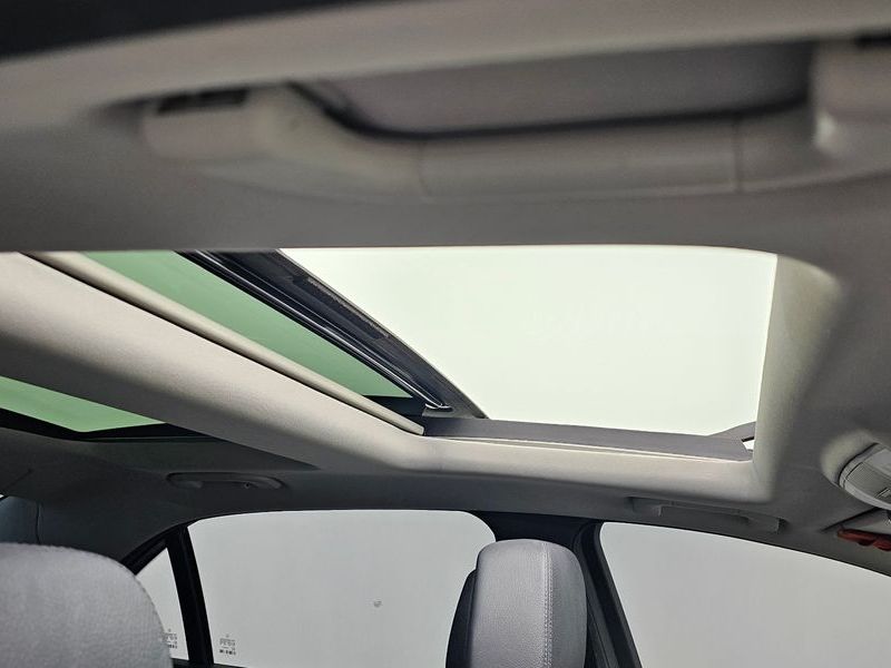 2012 Mercedes-Benz E-Class E300 Elegance photo 16