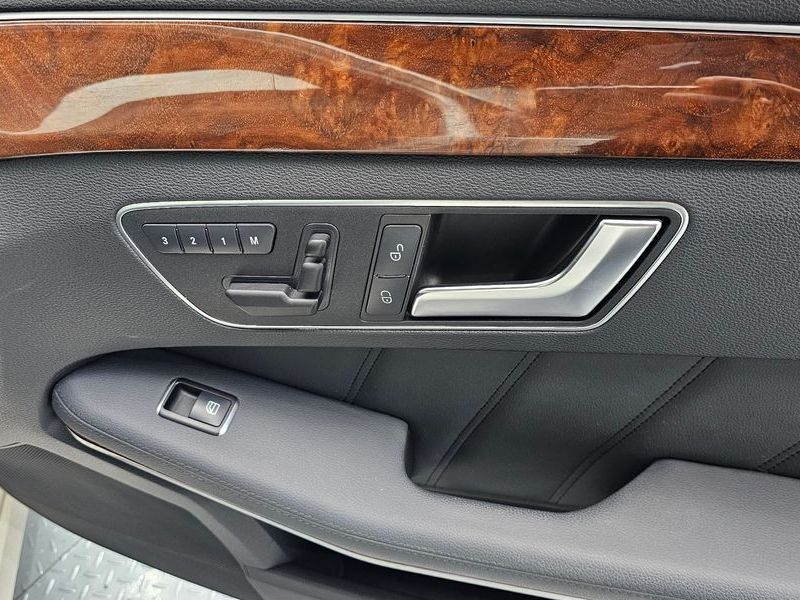 2012 Mercedes-Benz E-Class E300 Elegance photo 18