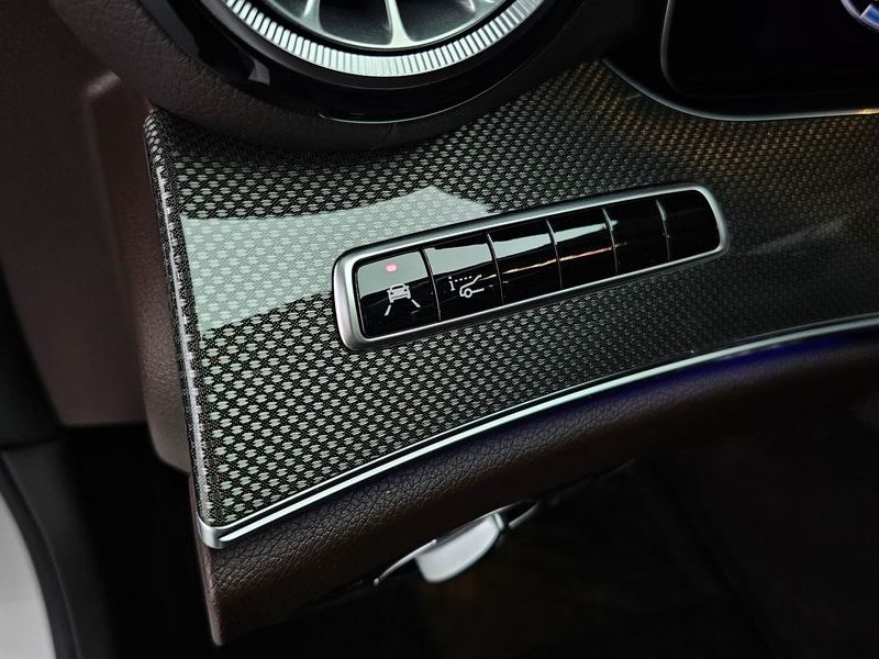 2020 Mercedes-Benz S-Class CLS300d AMG Line photo 28