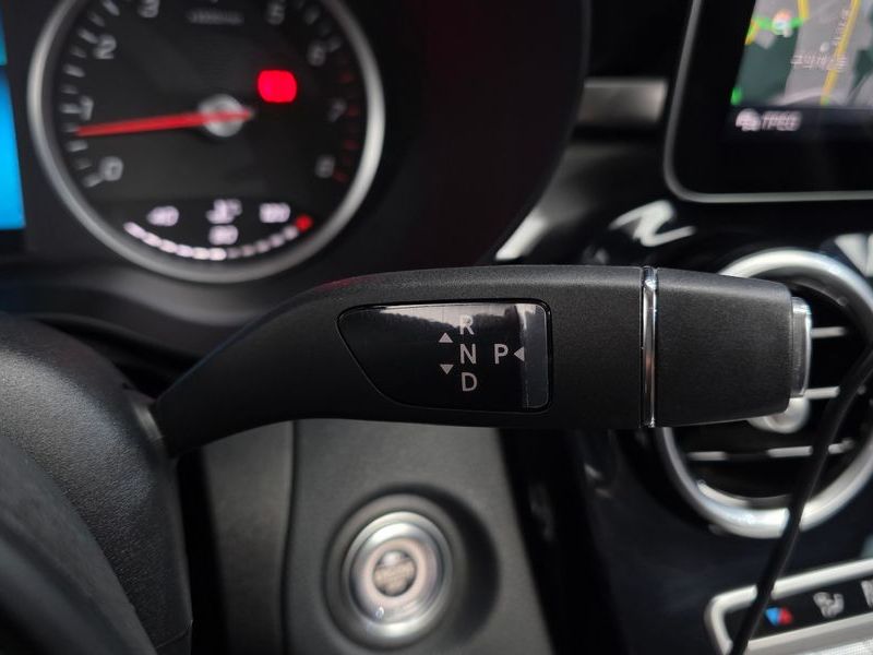 2020 Mercedes-Benz C-Class C200 photo 9