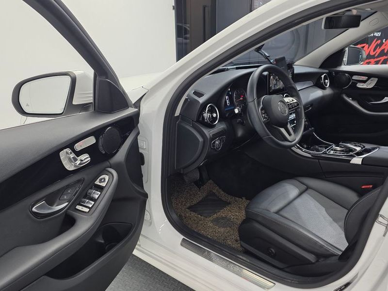 2020 Mercedes-Benz C-Class C200 photo 10