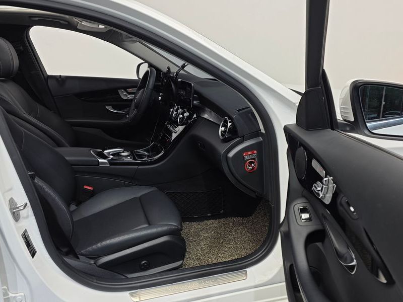 2020 Mercedes-Benz C-Class C200 photo 11