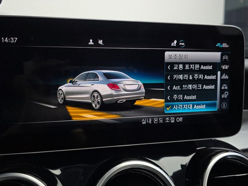 2020 Mercedes-Benz C-Class C200 photo 17