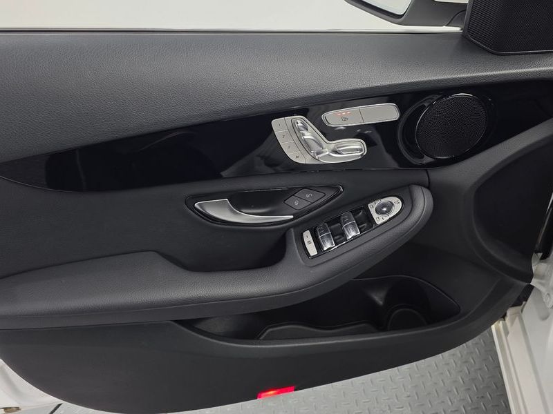 2020 Mercedes-Benz C-Class C200 photo 25