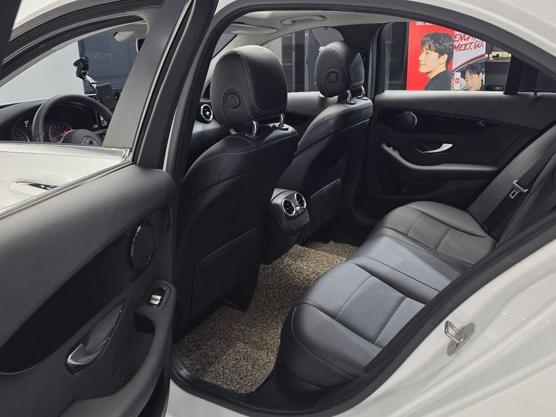 2020 Mercedes-Benz C-Class C200 photo 26