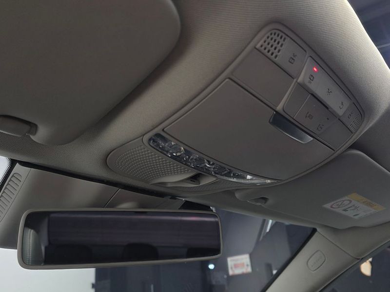 2020 Mercedes-Benz C-Class C200 photo 29
