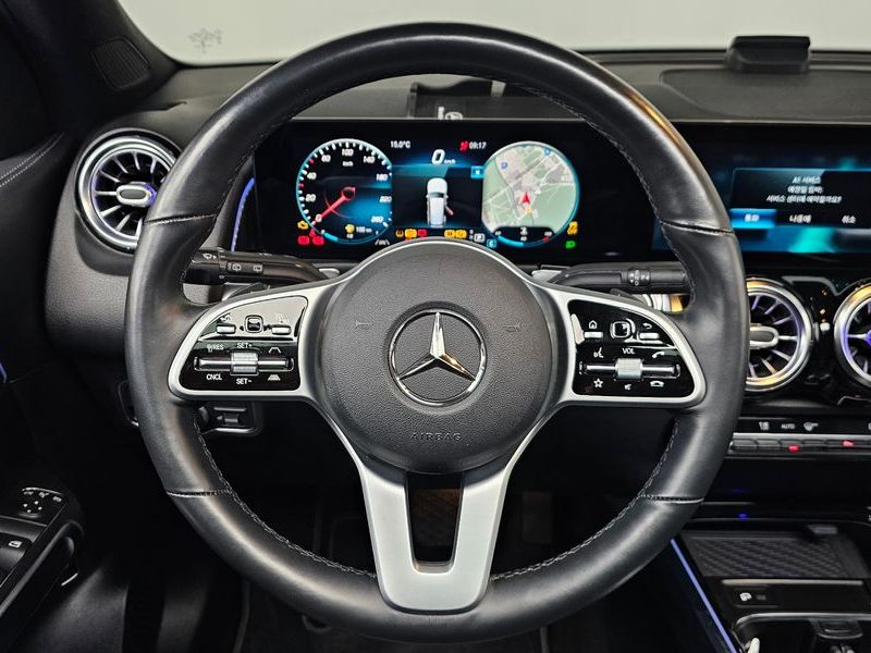 2021 Mercedes-Benz B-Class GLB220 photo 13
