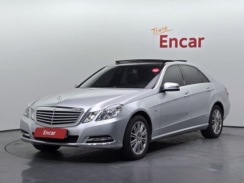 2012 Mercedes-Benz E-Class E300 Elegance photo 1