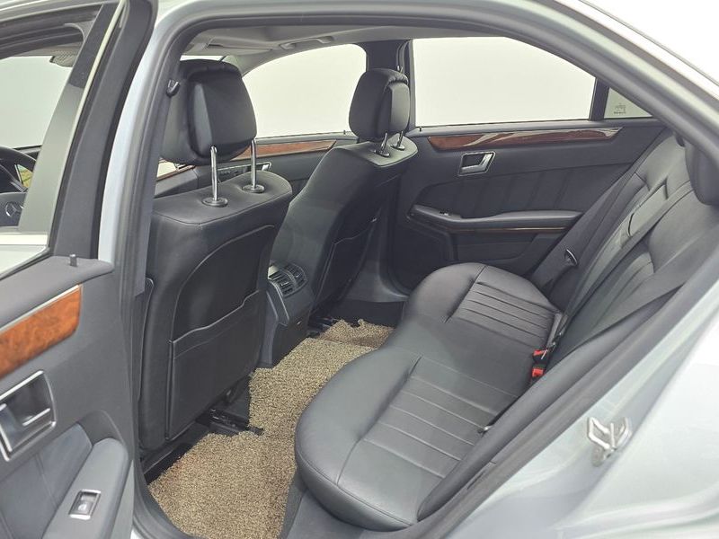 2012 Mercedes-Benz E-Class E300 Elegance photo 11