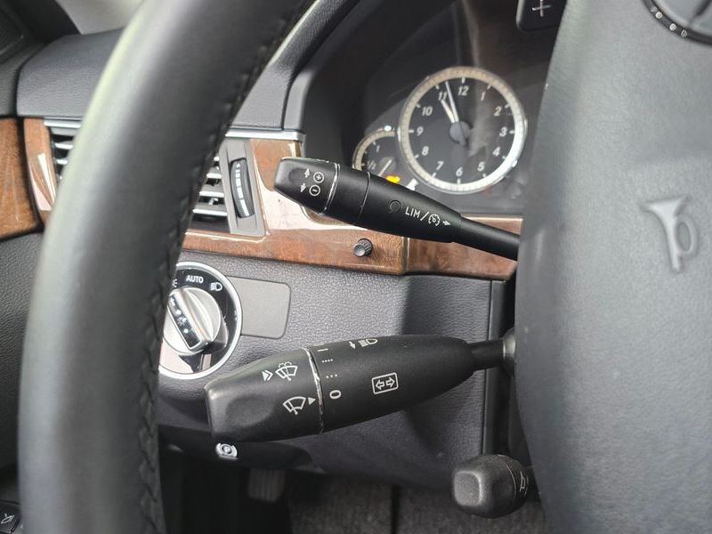 2012 Mercedes-Benz E-Class E300 Elegance photo 16