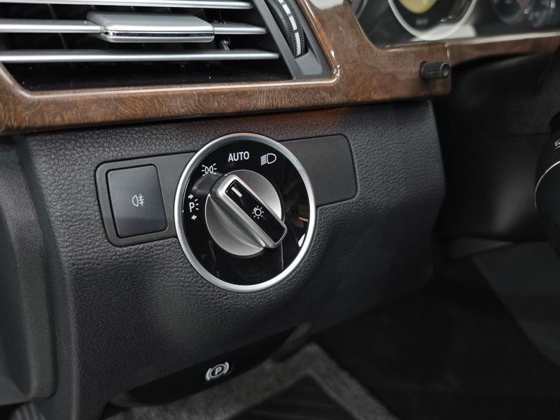 2012 Mercedes-Benz E-Class E300 Elegance photo 20