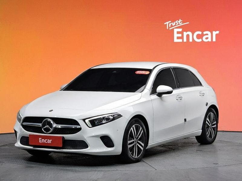 2022 Mercedes-Benz A-Class A220 Hatchback photo 1