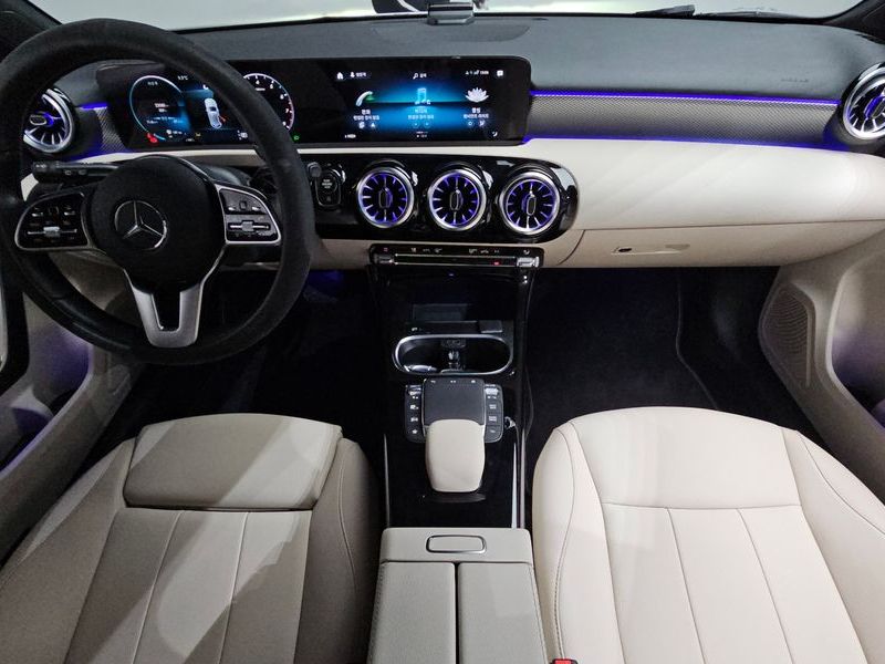 2022 Mercedes-Benz A-Class A220 Hatchback photo 7