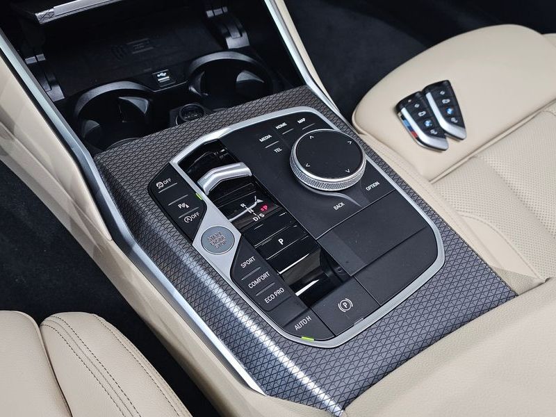 2024 BMW 3 Series 320i M Sport photo 9
