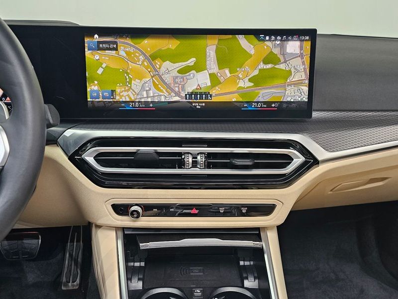 2024 BMW 3 Series 320i M Sport photo 13