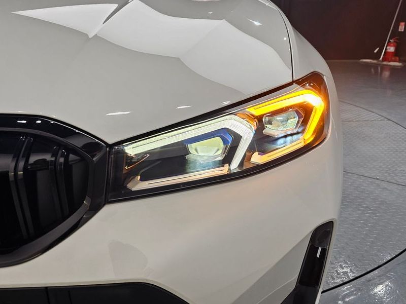 2024 BMW 3 Series 320i M Sport photo 22