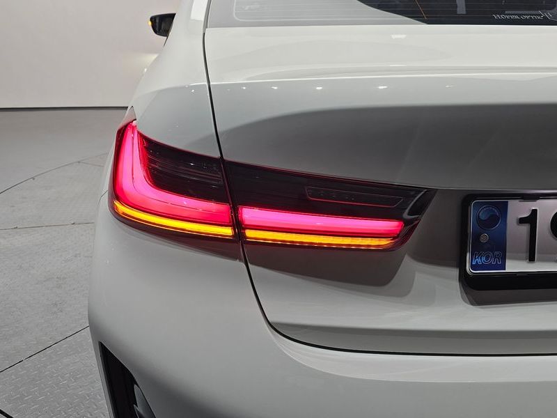 2024 BMW 3 Series 320i M Sport photo 23