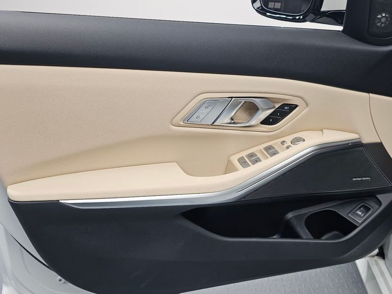 2024 BMW 3 Series 320i M Sport photo 24