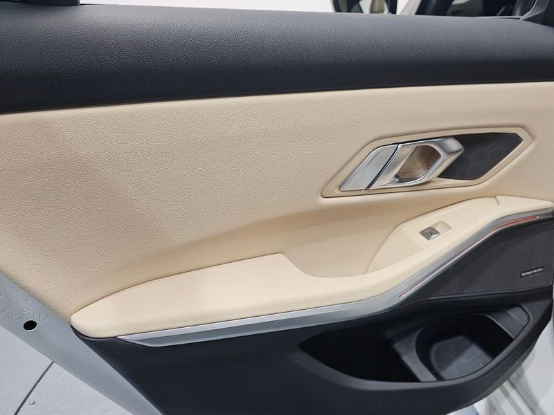 2024 BMW 3 Series 320i M Sport photo 25