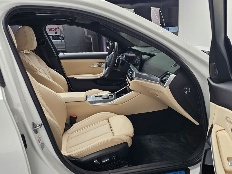 2024 BMW 3 Series 320i M Sport photo 26