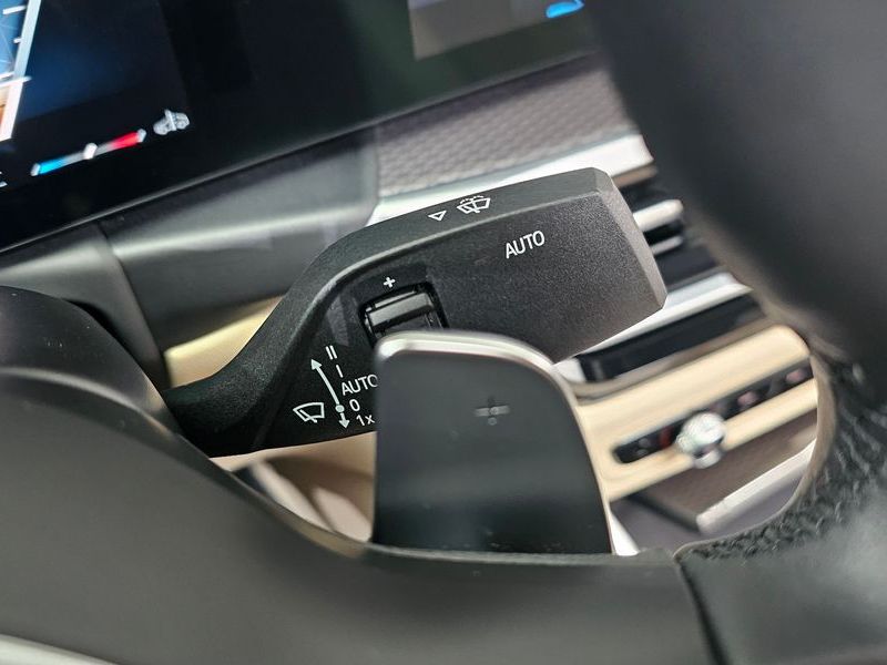 2024 BMW 3 Series 320i M Sport photo 27