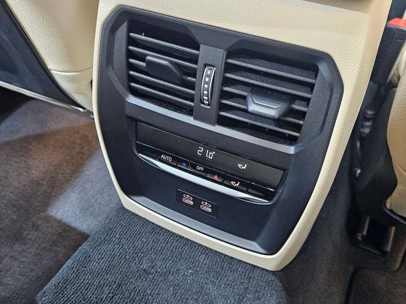 2024 BMW 3 Series 320i M Sport photo 29