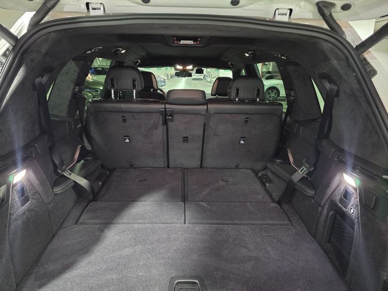 2026 BMW X7 xDrive 40i Design Pure Excellence 7-Seater photo 7