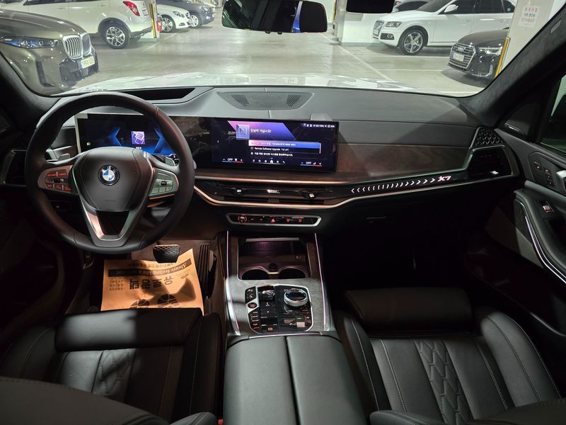 2026 BMW X7 xDrive 40i Design Pure Excellence 7-Seater photo 8