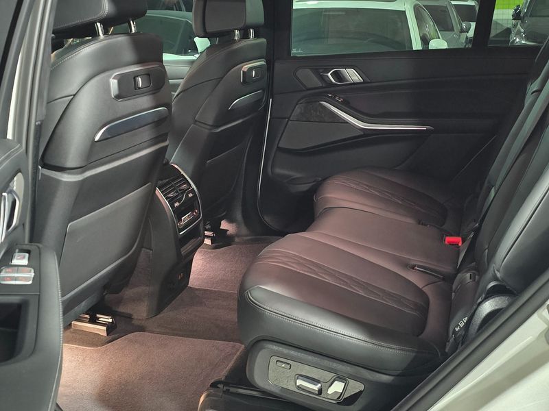 2026 BMW X7 xDrive 40i Design Pure Excellence 7-Seater photo 10