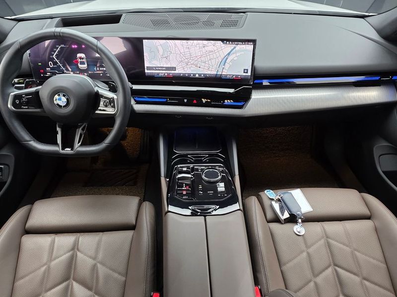2024 BMW 5 Series 520i M Sport photo 7