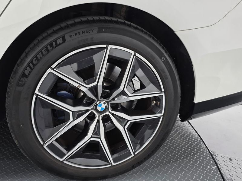 2024 BMW 5 Series 520i M Sport photo 22