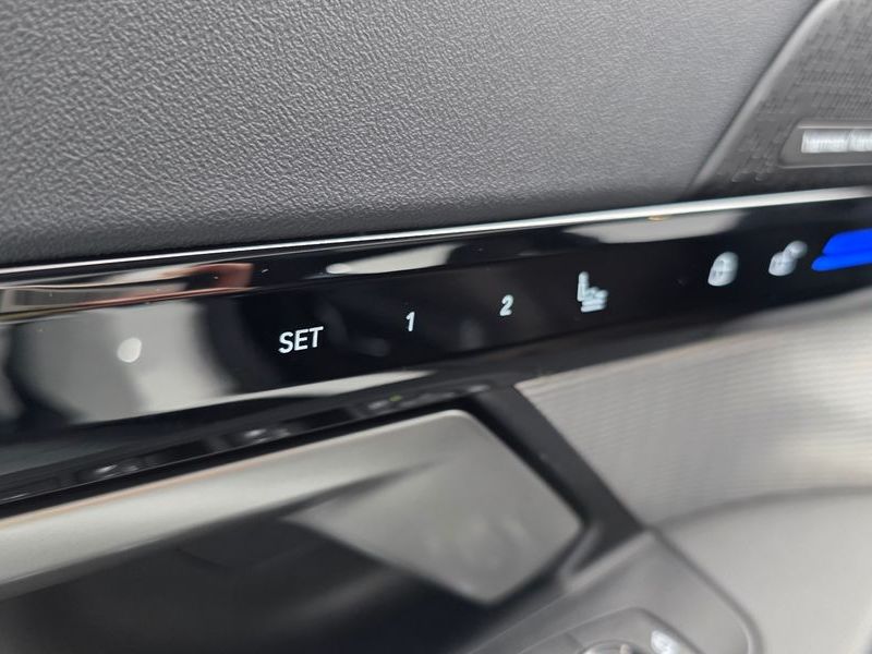 2024 BMW 5 Series 520i M Sport photo 30