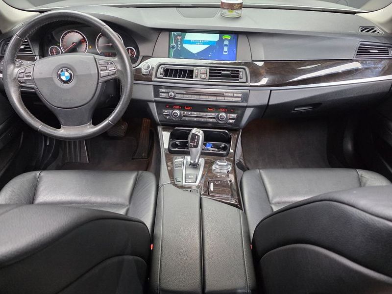 2013 BMW 5 Series 520d photo 7