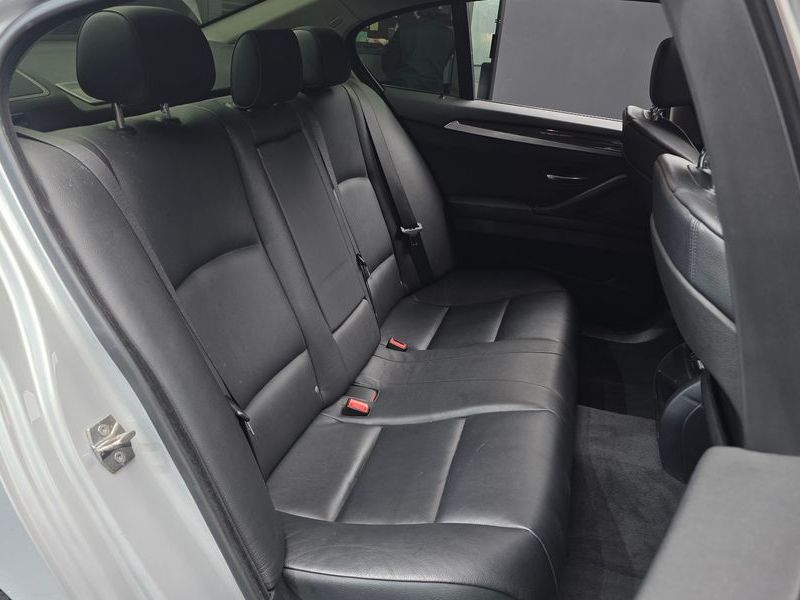 2013 BMW 5 Series 520d photo 11