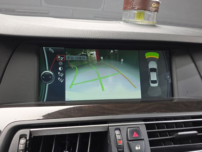 2013 BMW 5 Series 520d photo 14