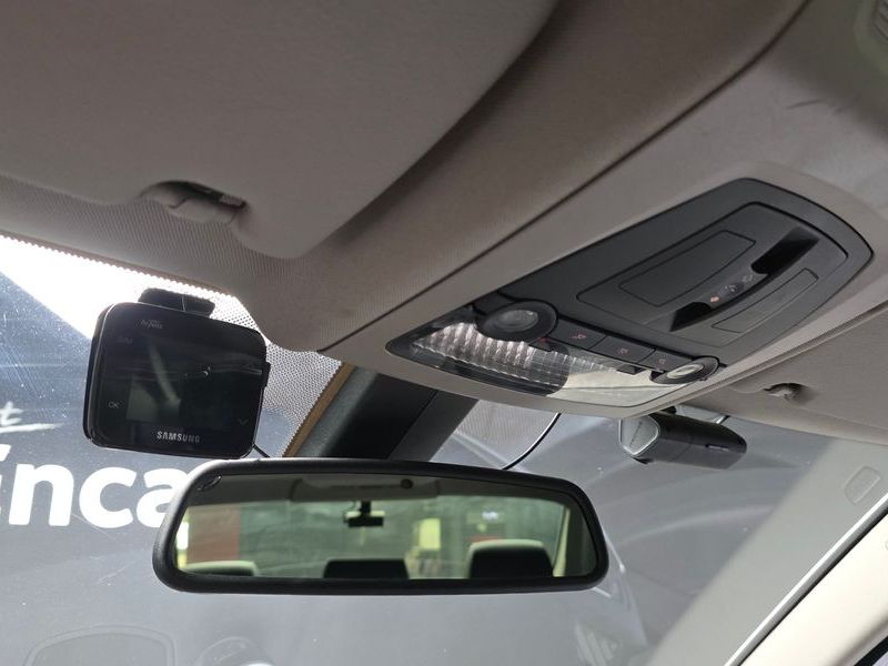2013 BMW 5 Series 520d photo 19