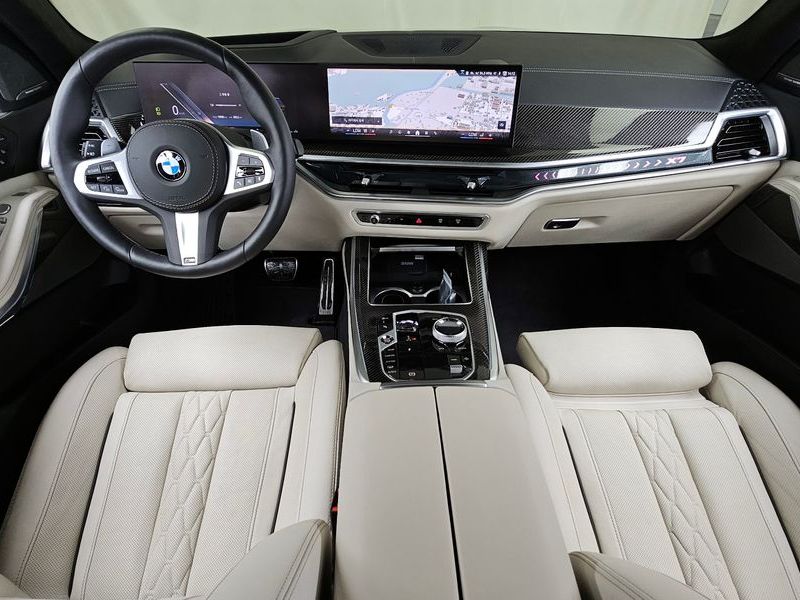 2025 BMW X7 xDrive 40i M Sport 7STR photo 7