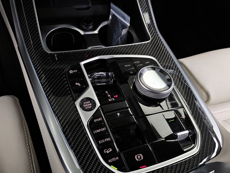 2025 BMW X7 xDrive 40i M Sport 7STR photo 9
