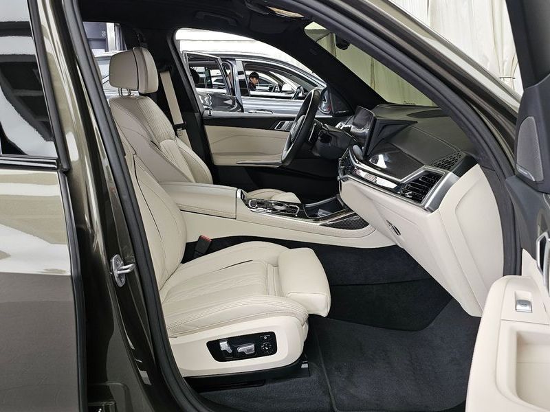 2025 BMW X7 xDrive 40i M Sport 7STR photo 11