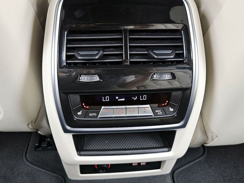 2025 BMW X7 xDrive 40i M Sport 7STR photo 18