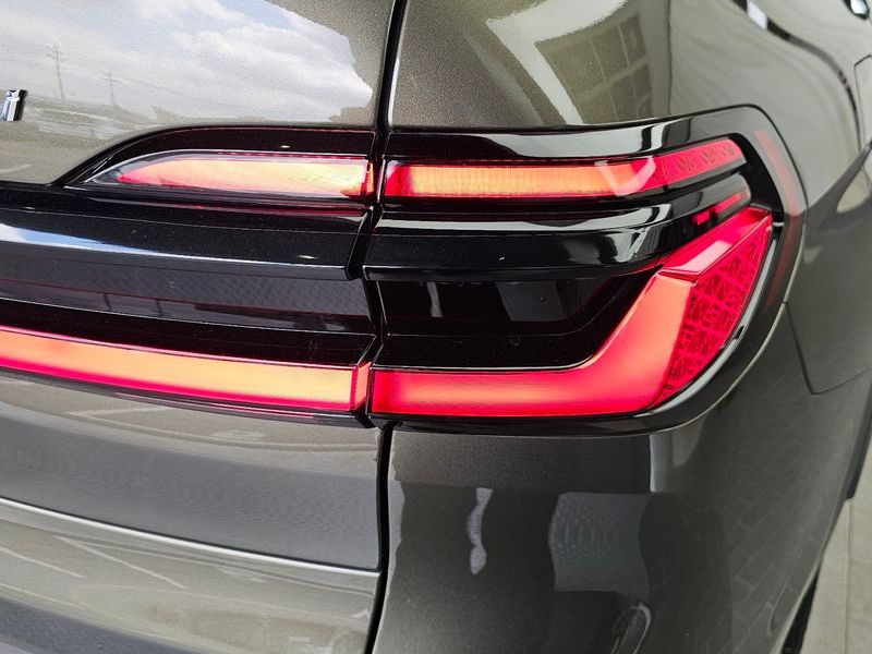 2025 BMW X7 xDrive 40i M Sport 7STR photo 23