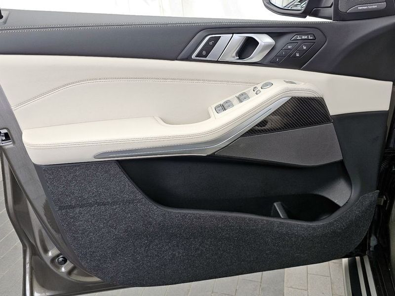 2025 BMW X7 xDrive 40i M Sport 7STR photo 24
