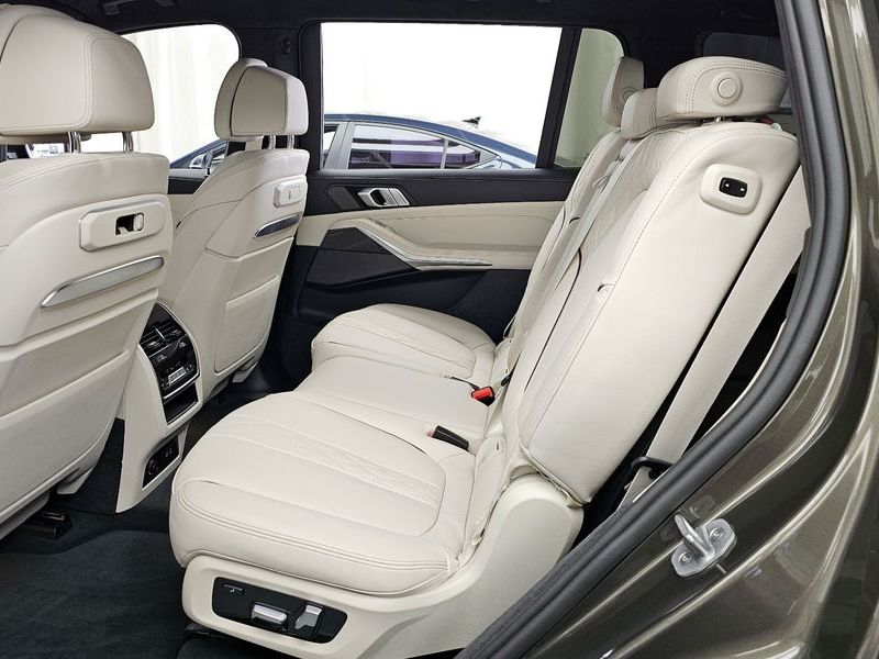 2025 BMW X7 xDrive 40i M Sport 7STR photo 26