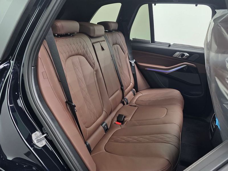 2026 BMW X5 xDrive 40i M Sport photo 11