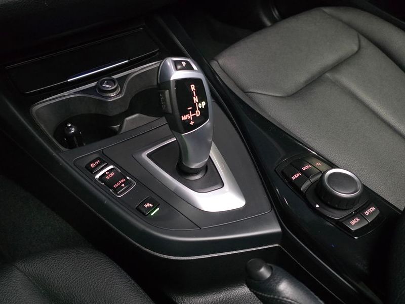 2013 BMW 1 Series 118d Urban 5Dr photo 9