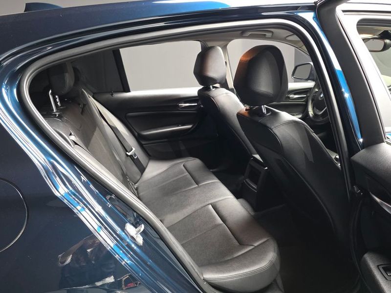 2013 BMW 1 Series 118d Urban 5Dr photo 12